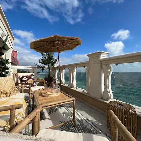 Sky & Sea Апартамент *