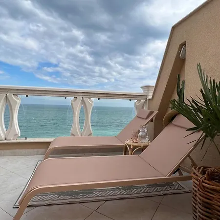 Sky & Sea Apartament *